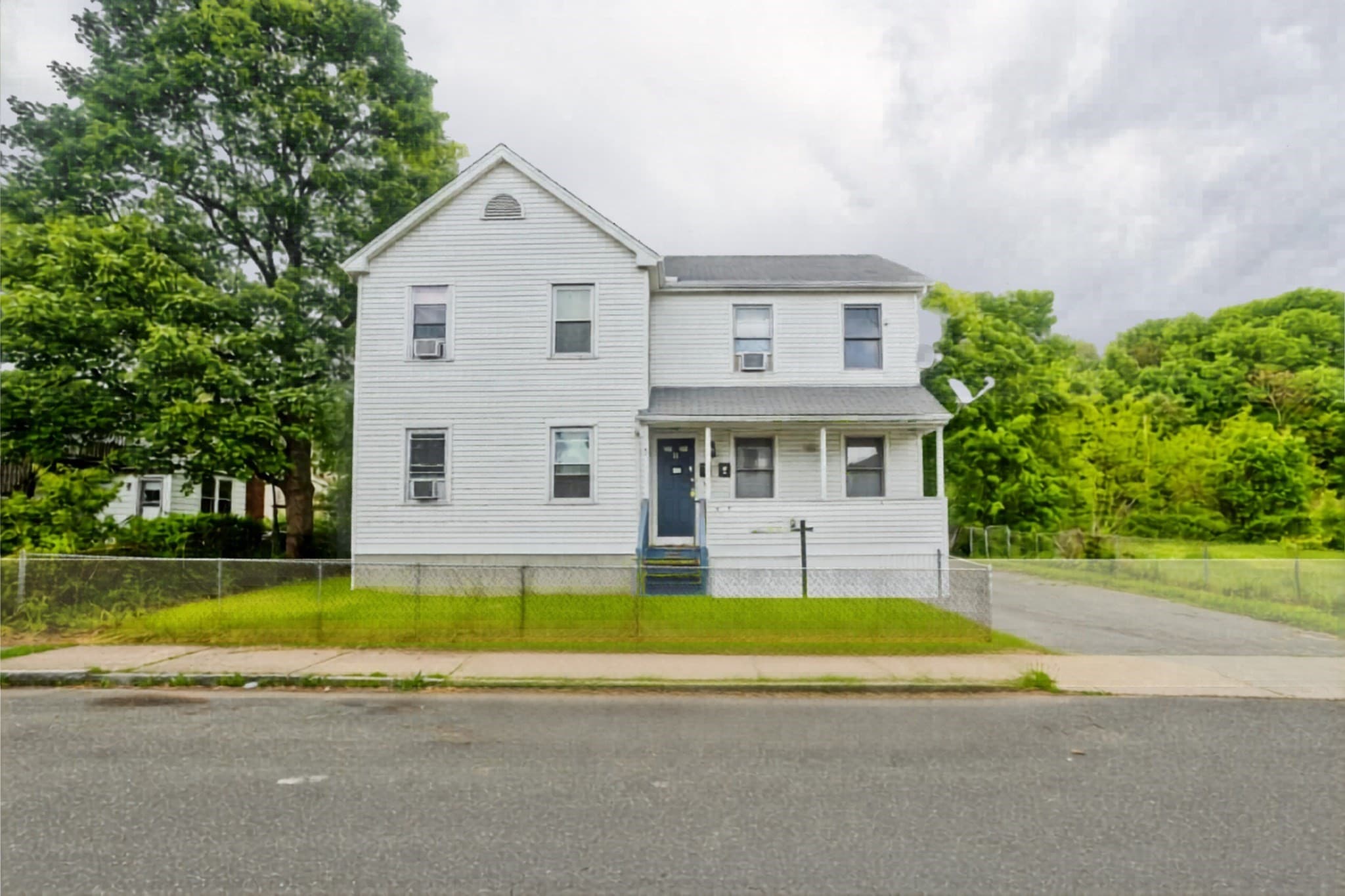 9-11 Richelieu St, Springfield MA 01105