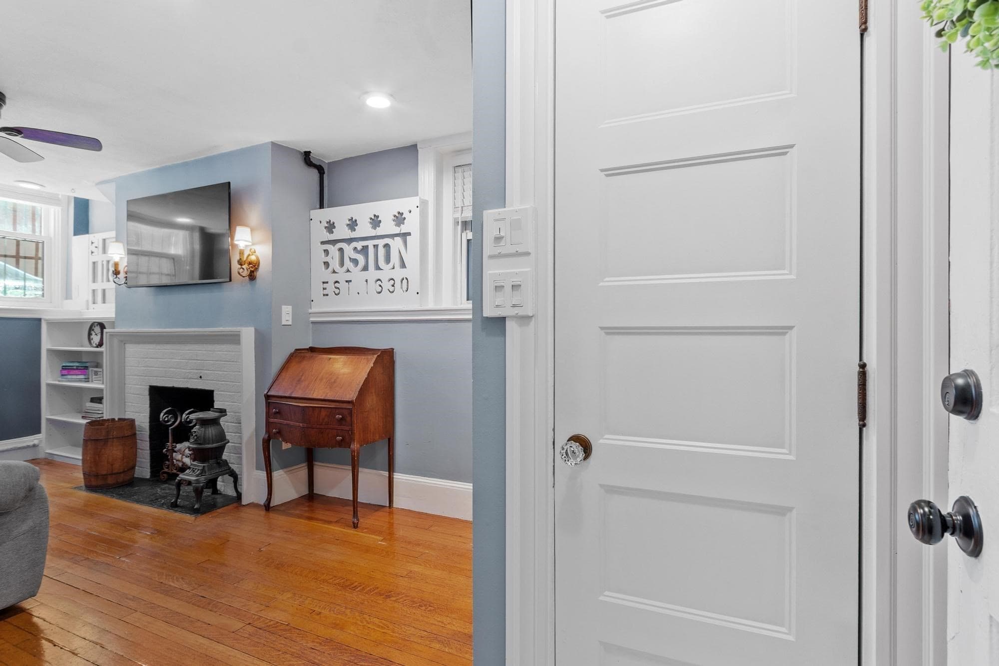 Condominium at 51 Revere St # 1, Boston MA 02114, photo 4 of 29