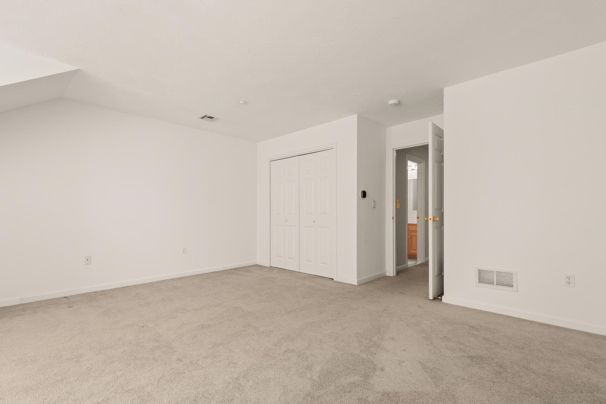 Condominium at 9 Kingson Ln # 6, Medway MA 02053, Medway, photo 28 of 42
