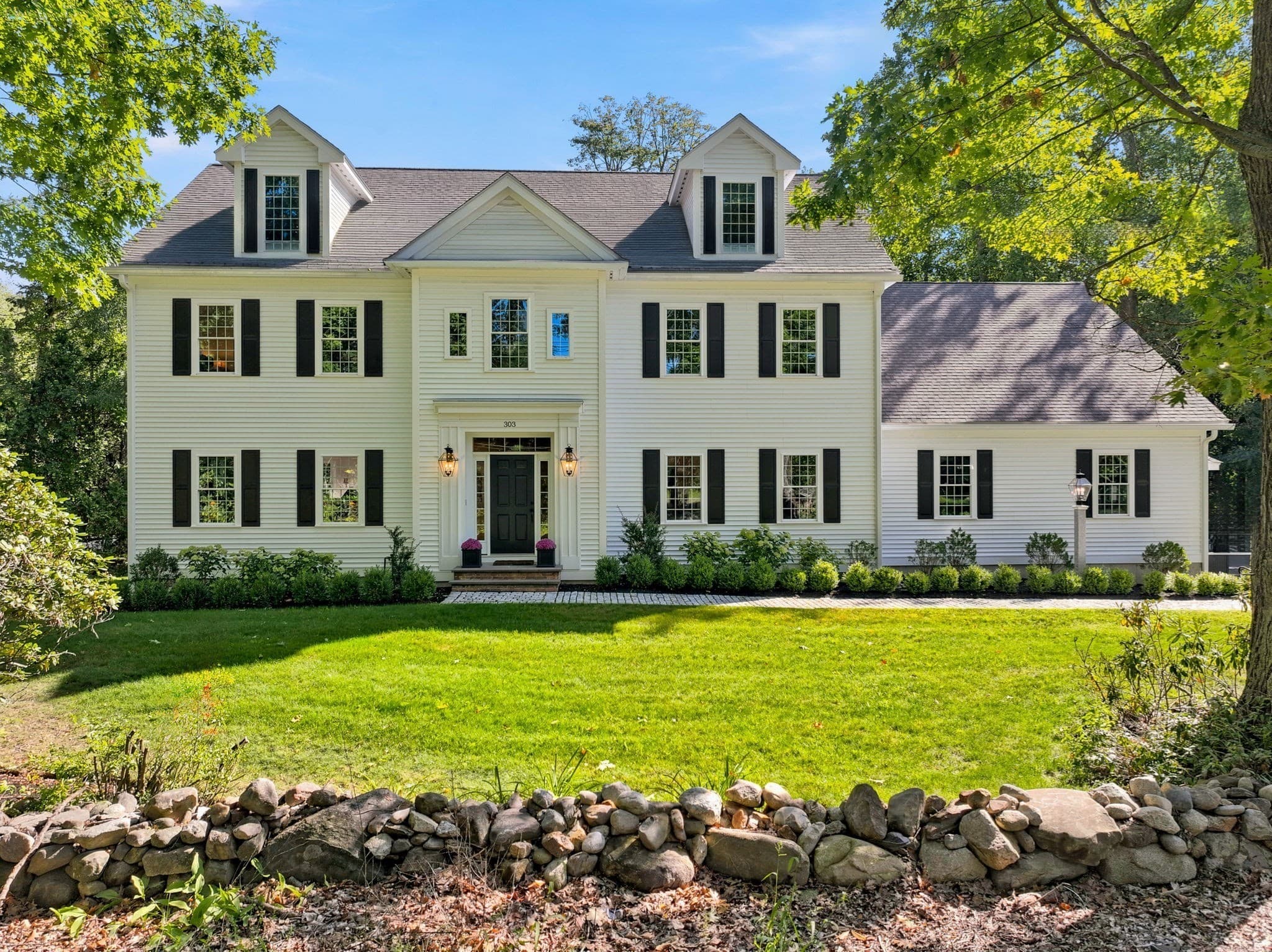 303 Chestnut St, North Andover MA 01845