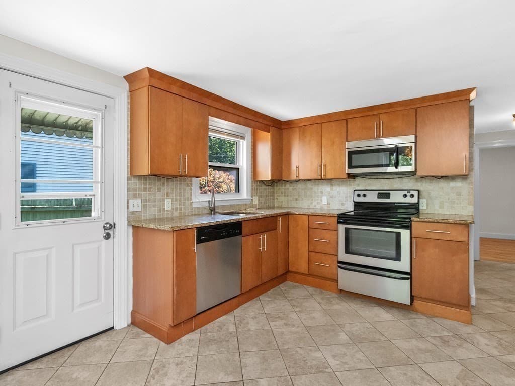 Single Family Residence at 194 Weston Street, Waltham MA 02453, Waltham, photo 5 of 37