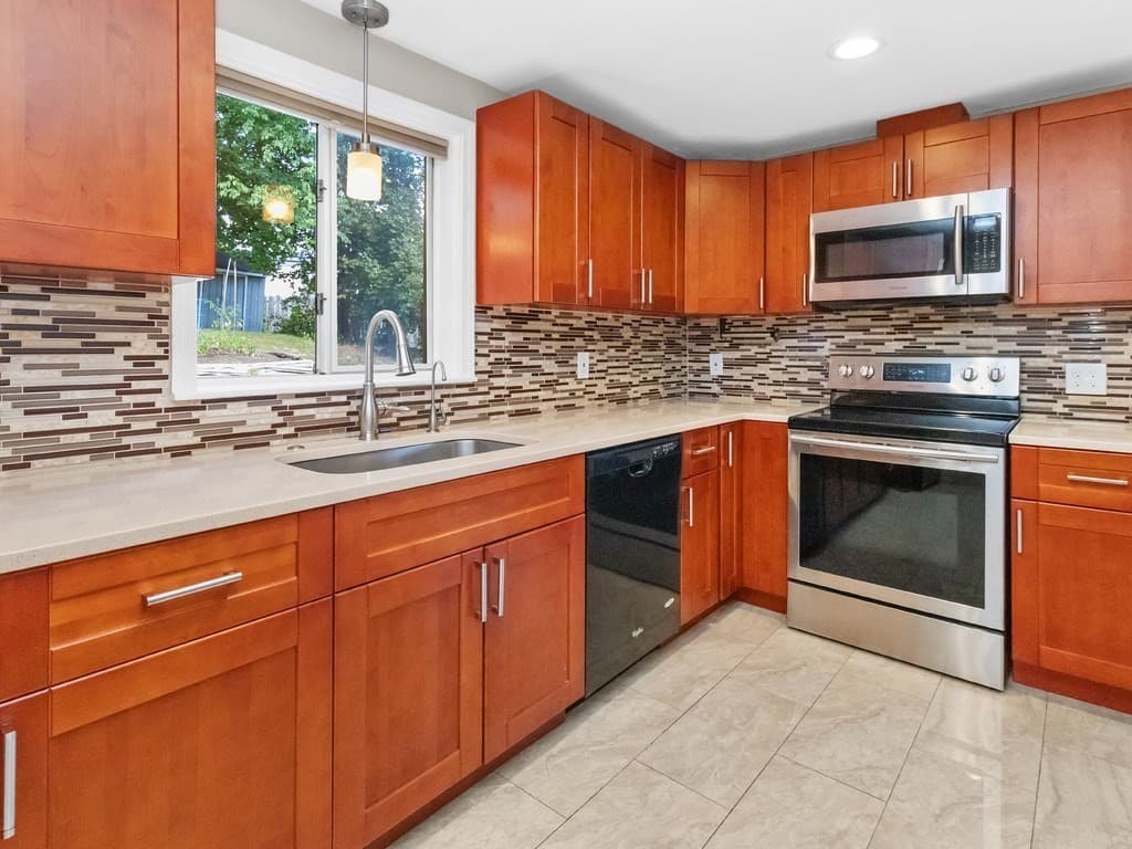 Single Family Residence at 81 Wetherbee Road, Waltham MA 02453, Waltham, photo 3 of 42