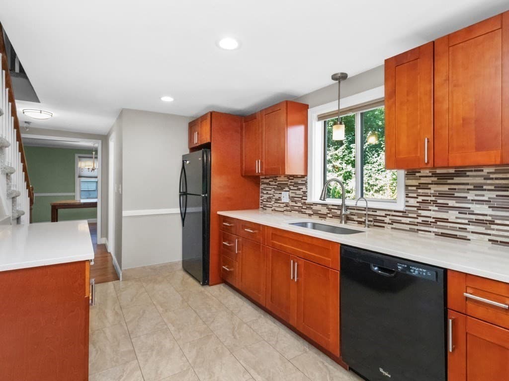 Single Family Residence at 81 Wetherbee Road, Waltham MA 02453, Waltham, photo 5 of 42