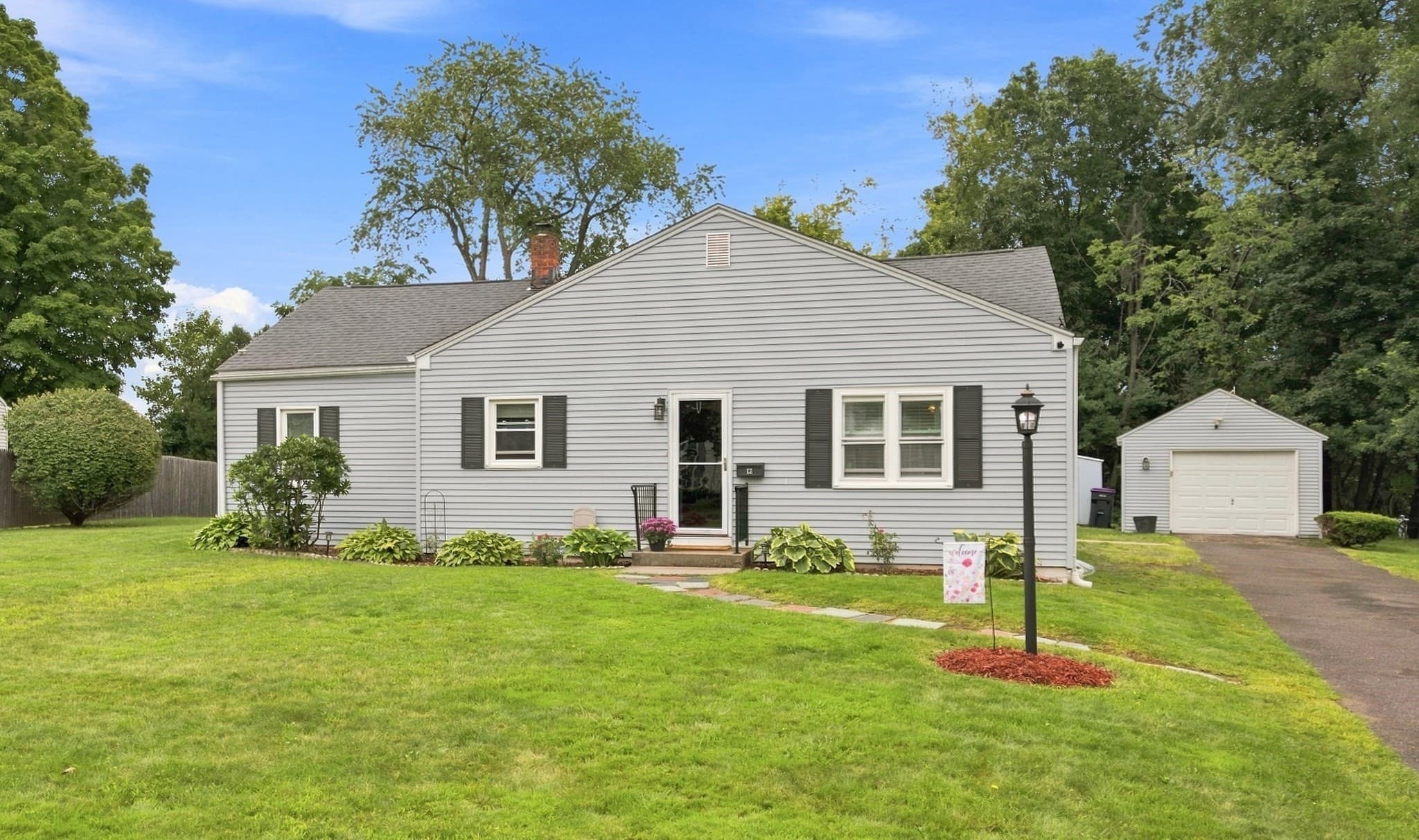 12 Park Ave, Holyoke MA 01040