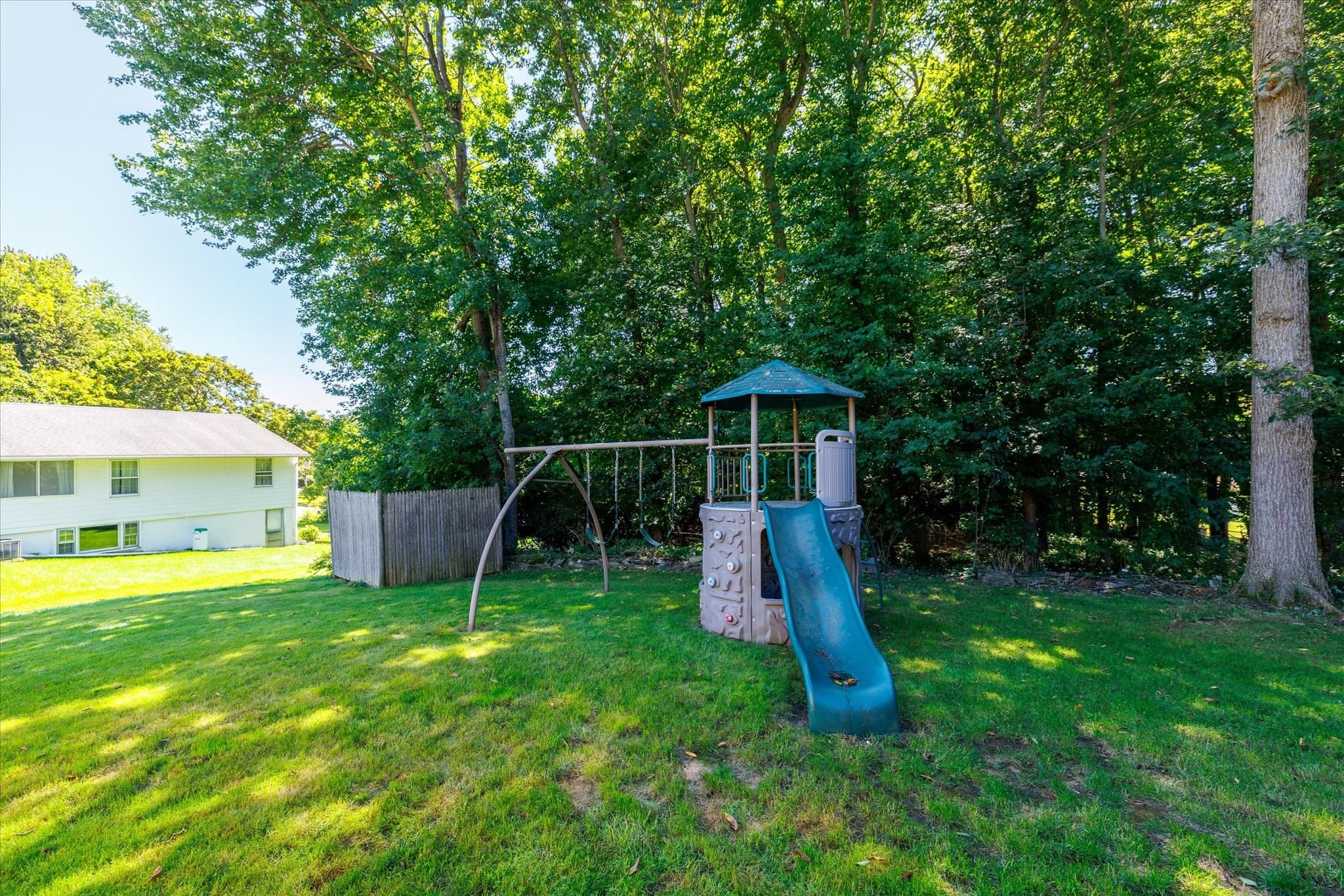 Single Family Residence at 36 Barry Rd, Worcester MA 01609, Worcester, photo 6 of 35