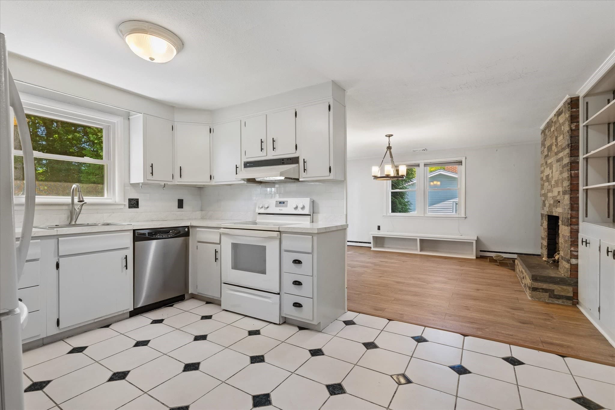 Single Family Residence at 36 Barry Rd, Worcester MA 01609, Worcester, photo 12 of 35