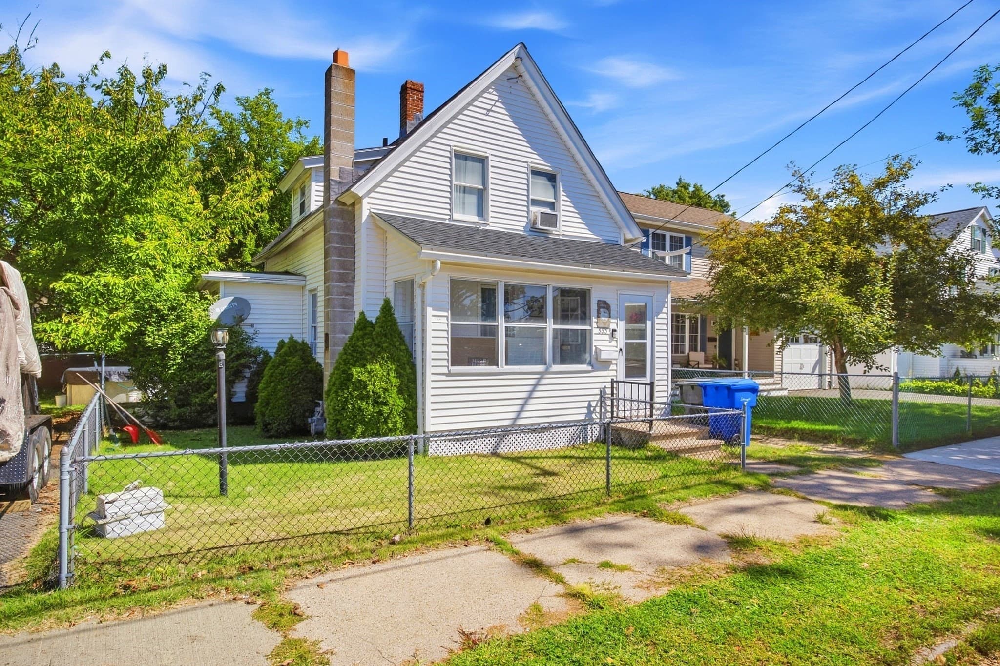 Single Family Residence at 333 Nottingham St, Springfield MA 01104, Springfield, photo 2 of 16