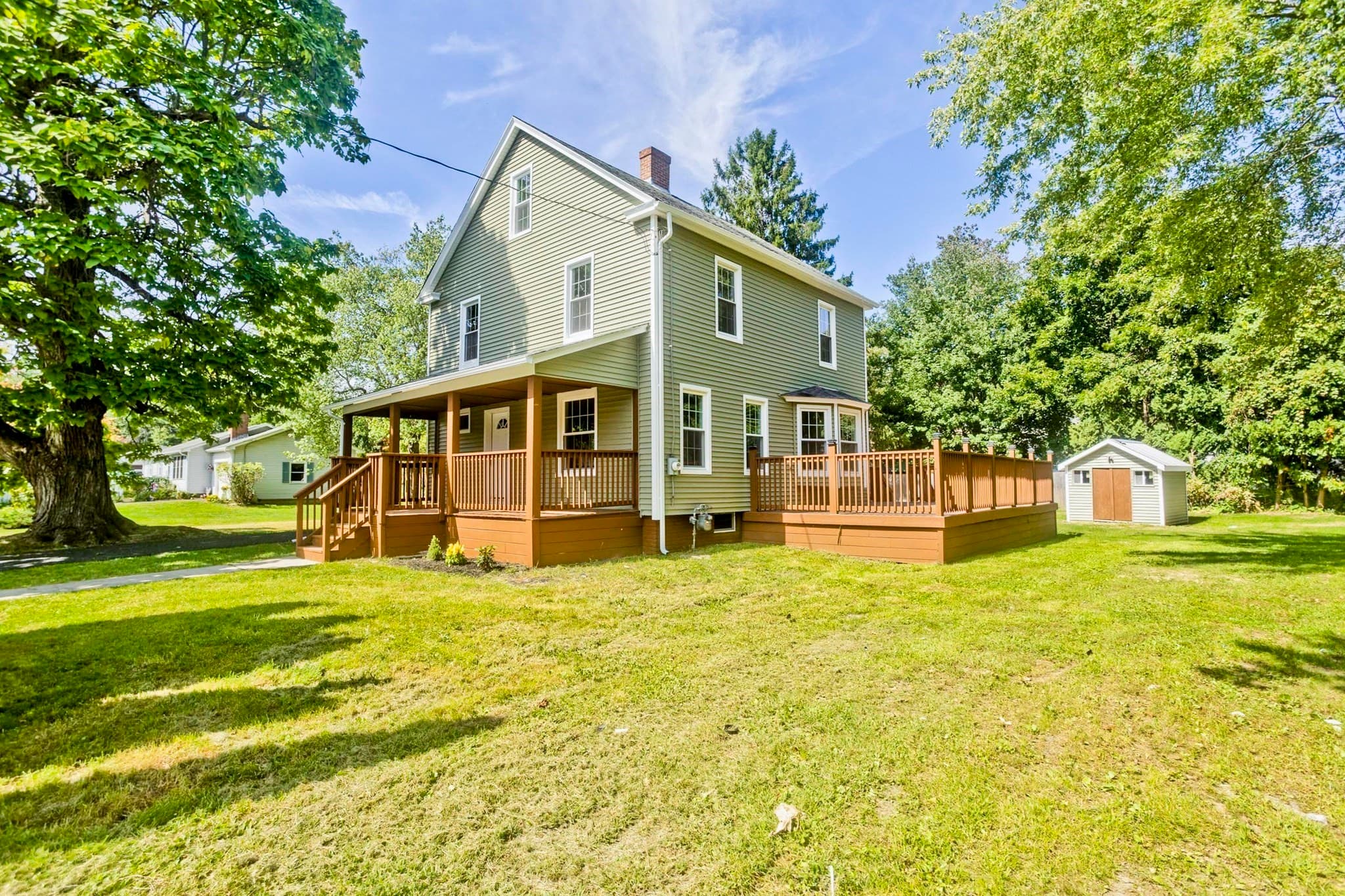 Single Family Residence at 7 Lawndale Street, Easthampton MA 01027, Easthampton, photo 3 of 39