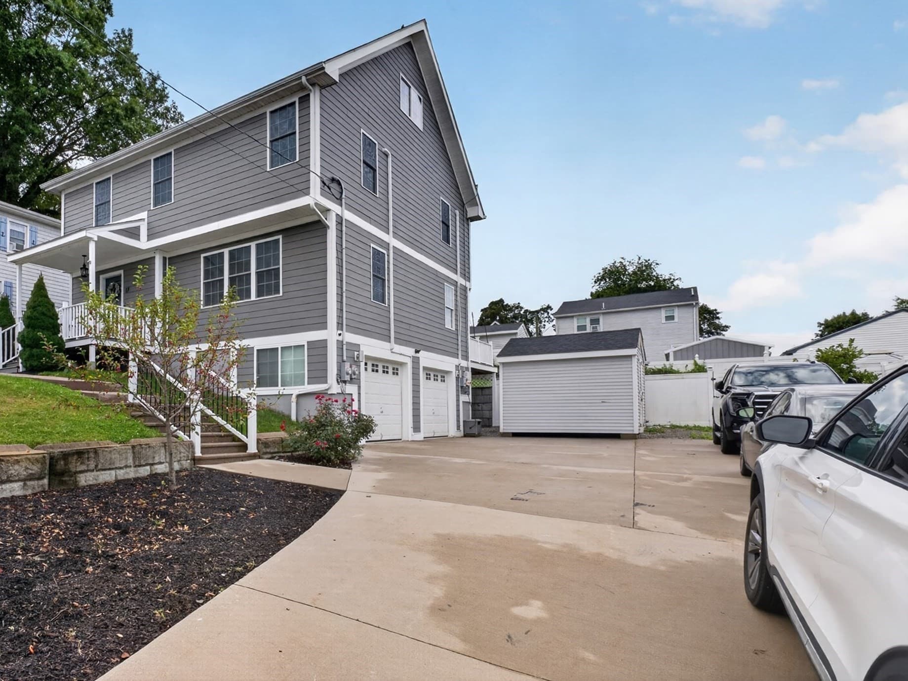 17 Montgomery St, Fall River MA 02720