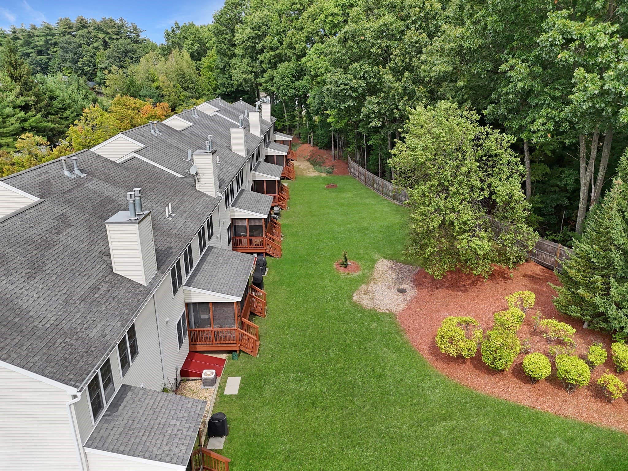 Condominium at 35 Belgian Ln # 35, Leominster MA 01453, Leominster, photo 9 of 34