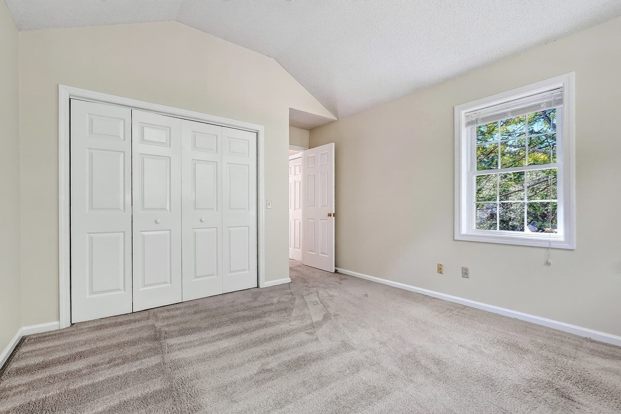 Condominium at 18 Knollwood Court # 18, Burlington MA 01803, Burlington, photo 15 of 27