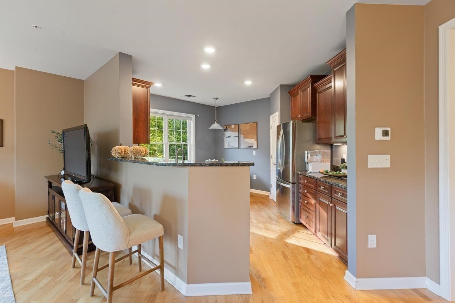 Condominium at 23 Augustus Court # 2004, Reading MA 01867, Reading, photo 6 of 36
