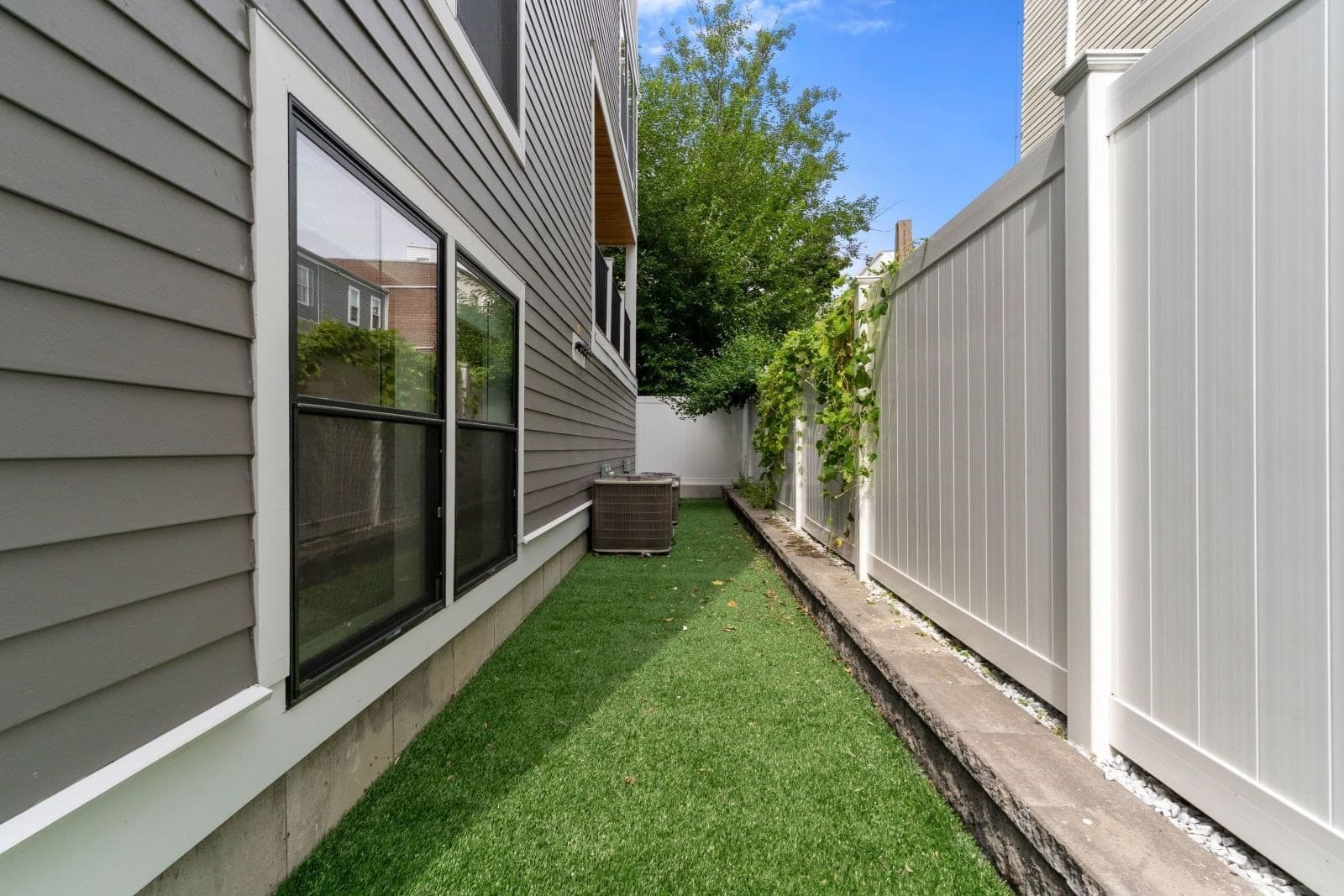 Condominium at 220 Bowen Street # 1, Boston MA 02127, Boston, photo 12 of 13