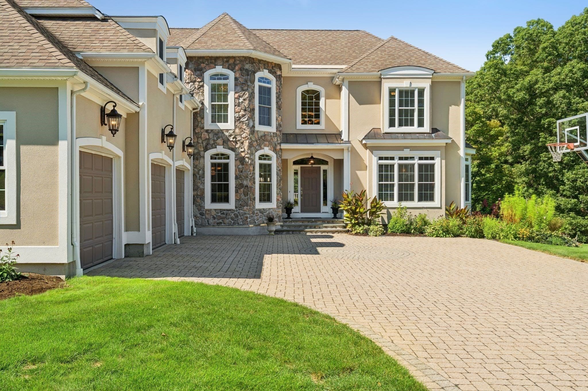Single Family Residence at 11 Turner Hill Rd, Medfield MA 02052, Medfield, photo 3 of 38