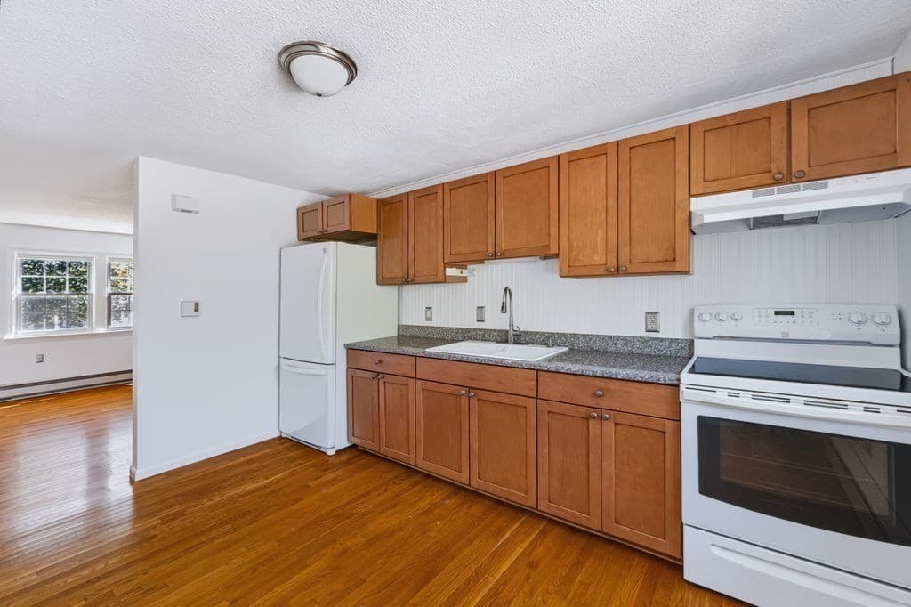 Condominium at 20 Beacon Ave # 3, Newburyport MA 01950, Newburyport, photo 12 of 26