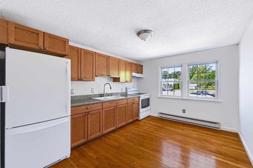 Condominium at 20 Beacon Ave # 3, Newburyport MA 01950, Newburyport, photo 10 of 26