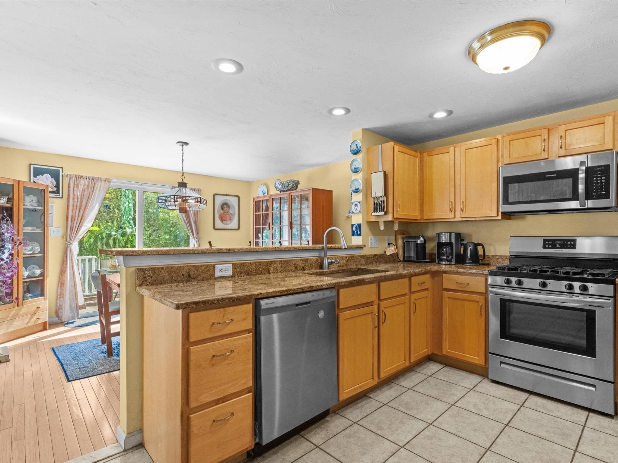 Condominium at 29 Coldspring Dr # B, Sutton MA 01590, Sutton, photo 12 of 42