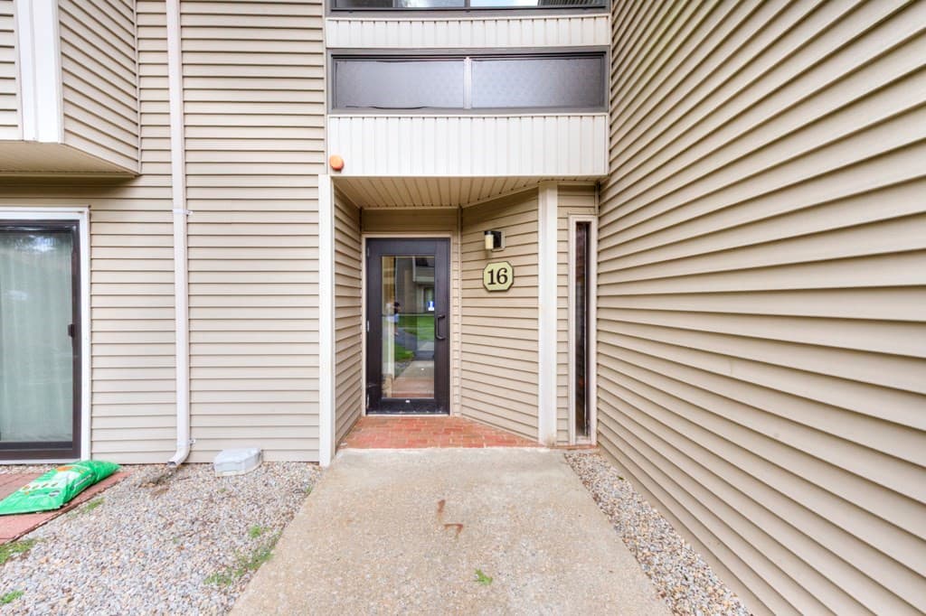 Condominium at 16 Thayer Pond Dr # 16, Oxford MA 01537, Oxford, photo 4 of 25