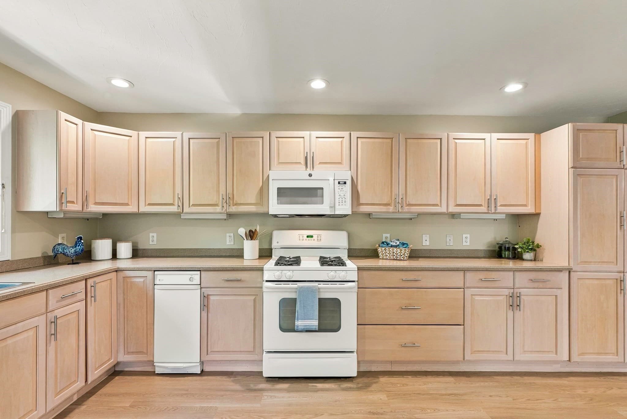 Condominium at 1802 Old Bridge Ln # 1802, Bellingham MA 02019, Bellingham, photo 17 of 40