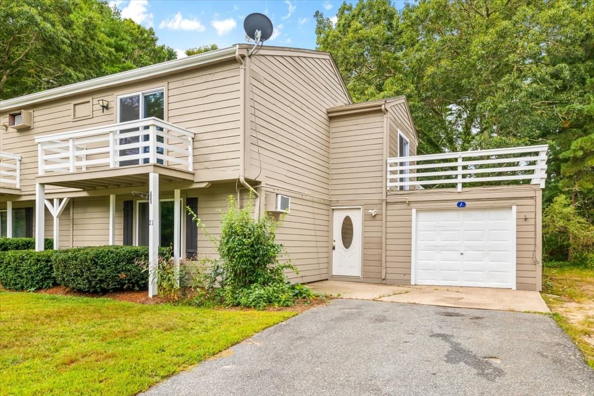 Condominium at 21 Surrey Ln # 21, Bourne MA 02532, Bourne, photo 2 of 30