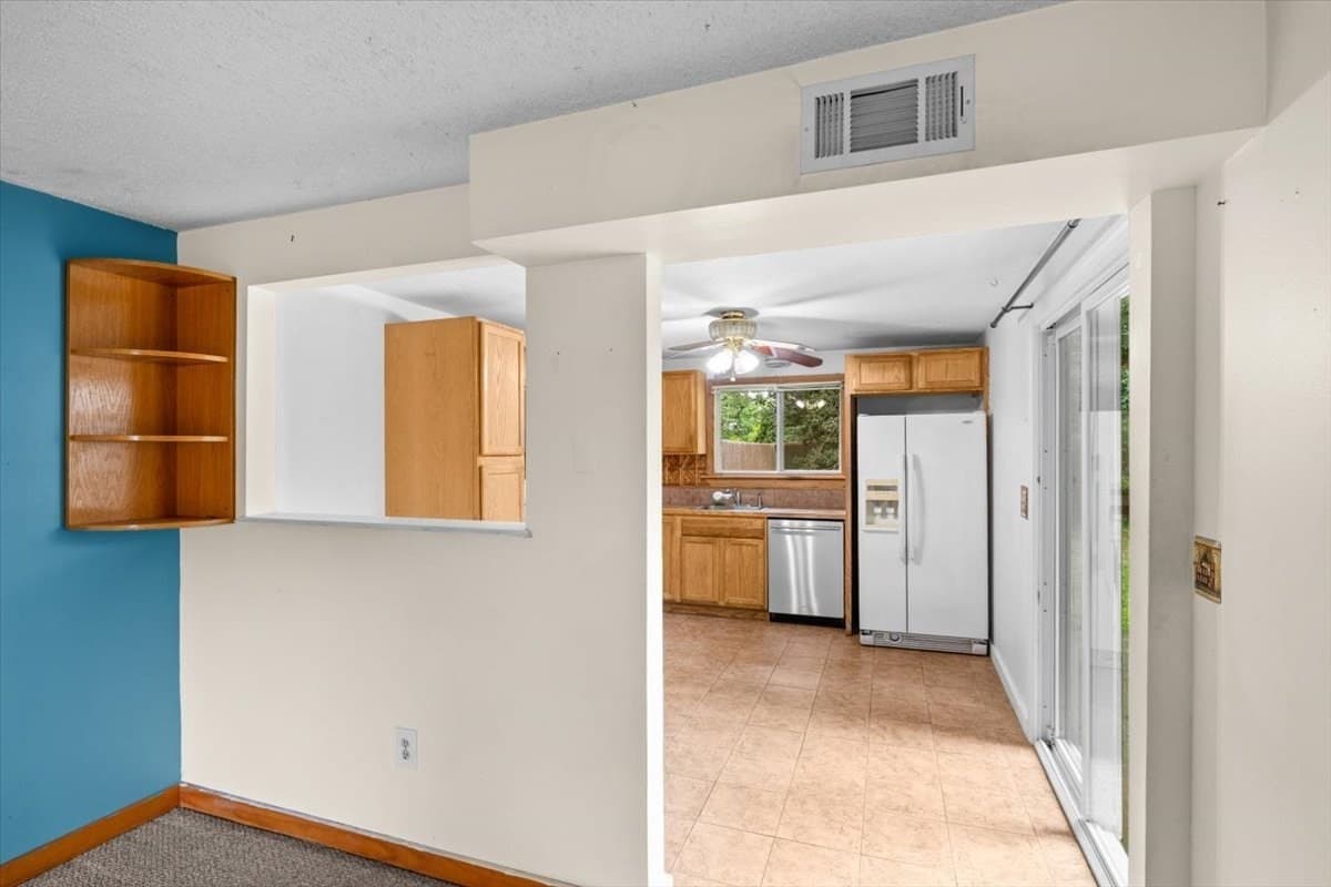 Condominium at 21 Surrey Ln # 21, Bourne MA 02532, Bourne, photo 6 of 30