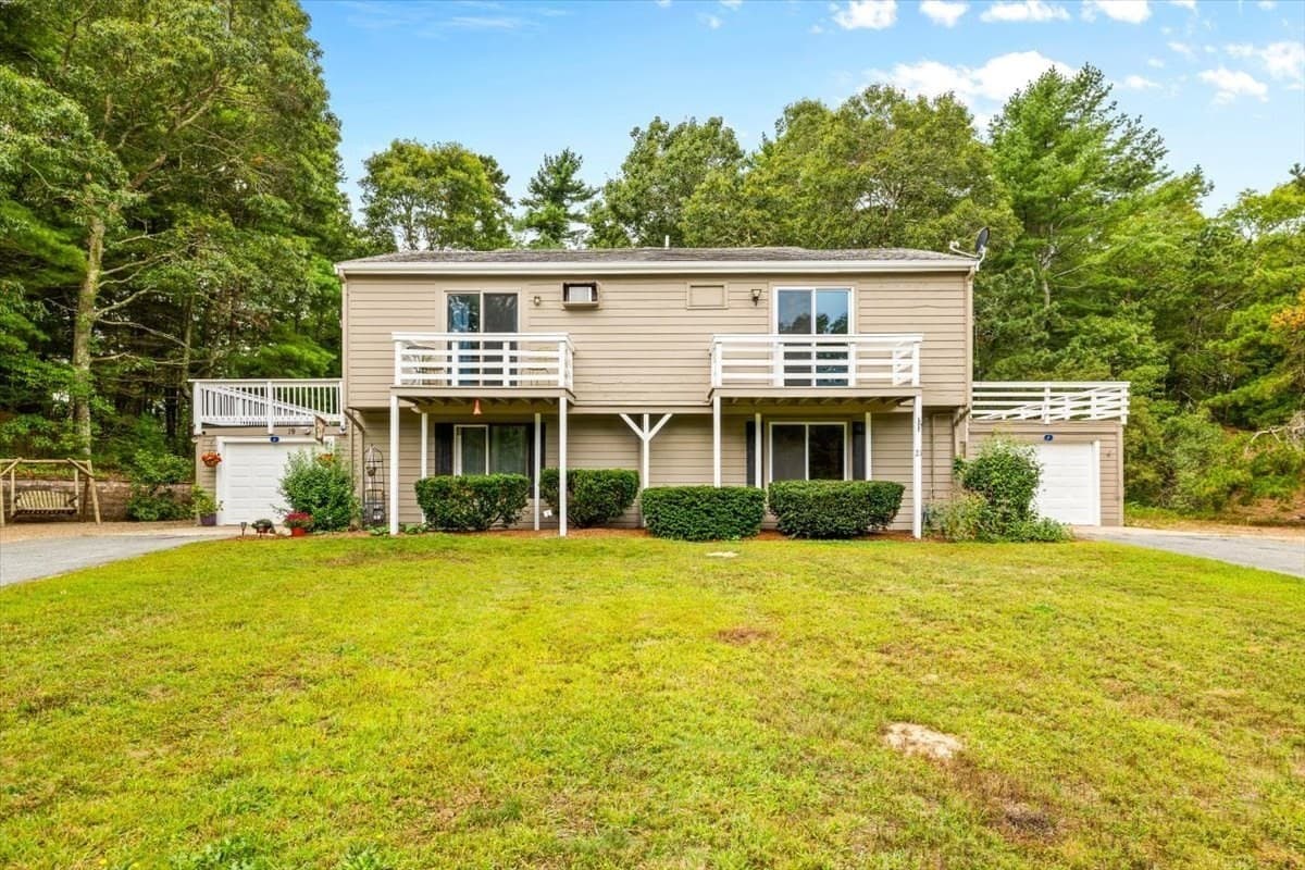 21 Surrey Ln # 21, Bourne MA 02532