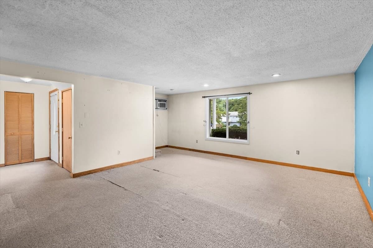 Condominium at 21 Surrey Ln # 21, Bourne MA 02532, Bourne, photo 5 of 30