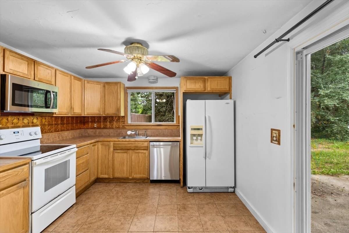 Condominium at 21 Surrey Ln # 21, Bourne MA 02532, Bourne, photo 8 of 30