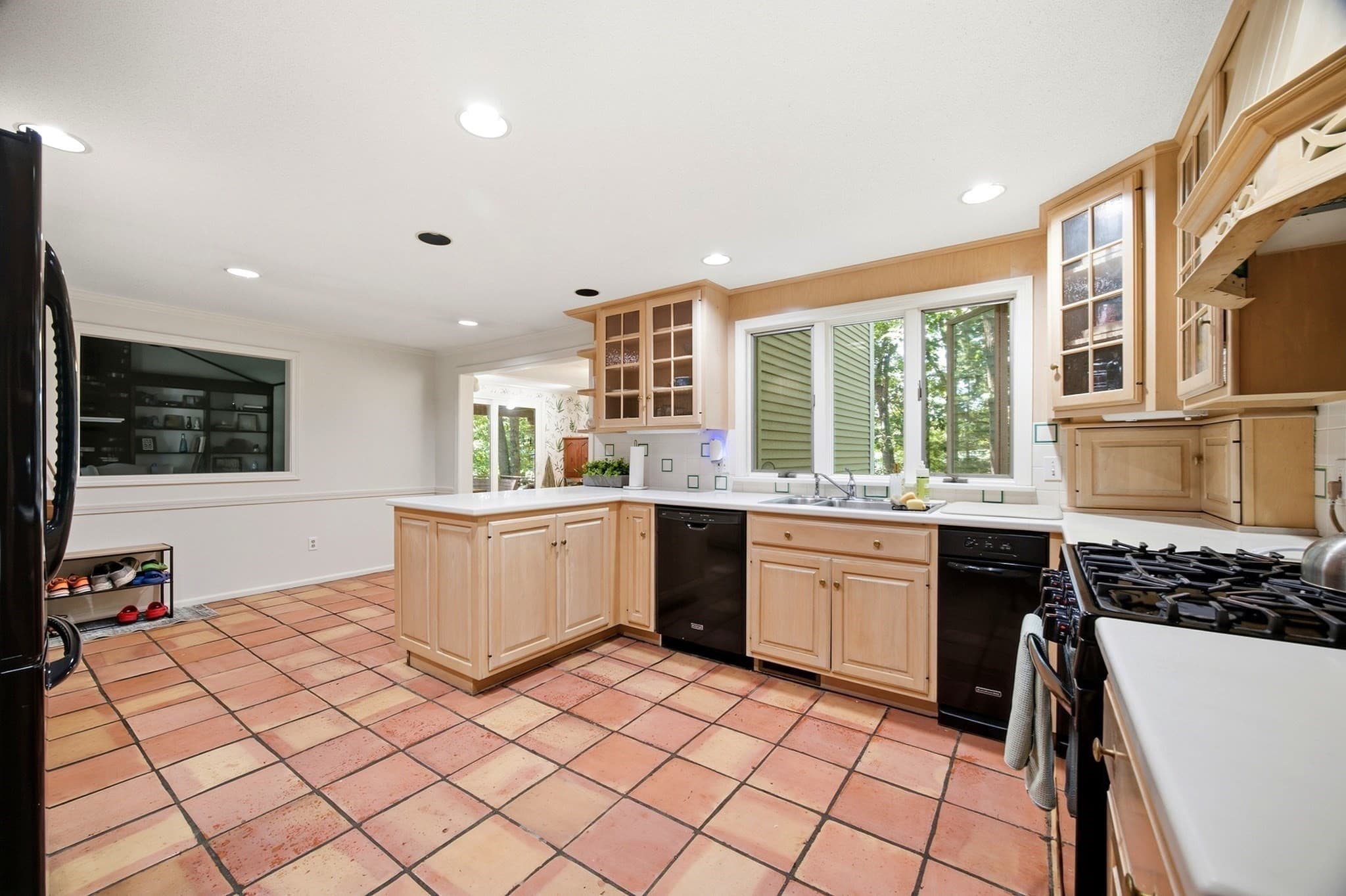 Single Family Residence at 64 Cambridge Cir, Longmeadow MA 01106, Longmeadow, photo 6 of 42