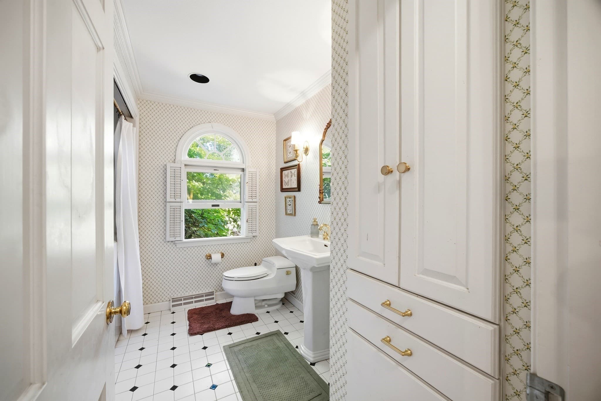 Single Family Residence at 64 Cambridge Cir, Longmeadow MA 01106, Longmeadow, photo 15 of 42
