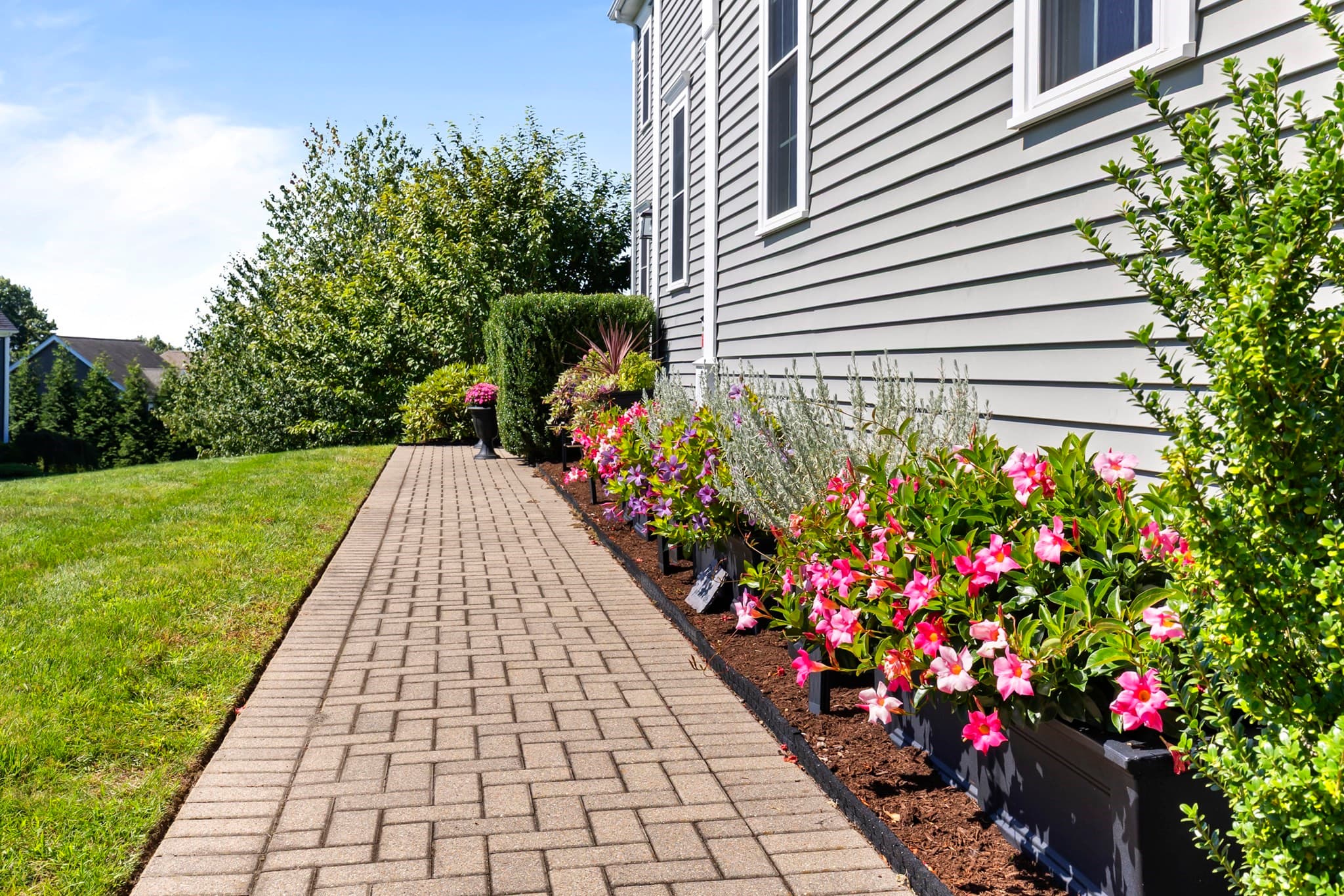 Single Family Residence at 560 Shining Rock Dr, Northbridge MA 01534, Northbridge, photo 4 of 42