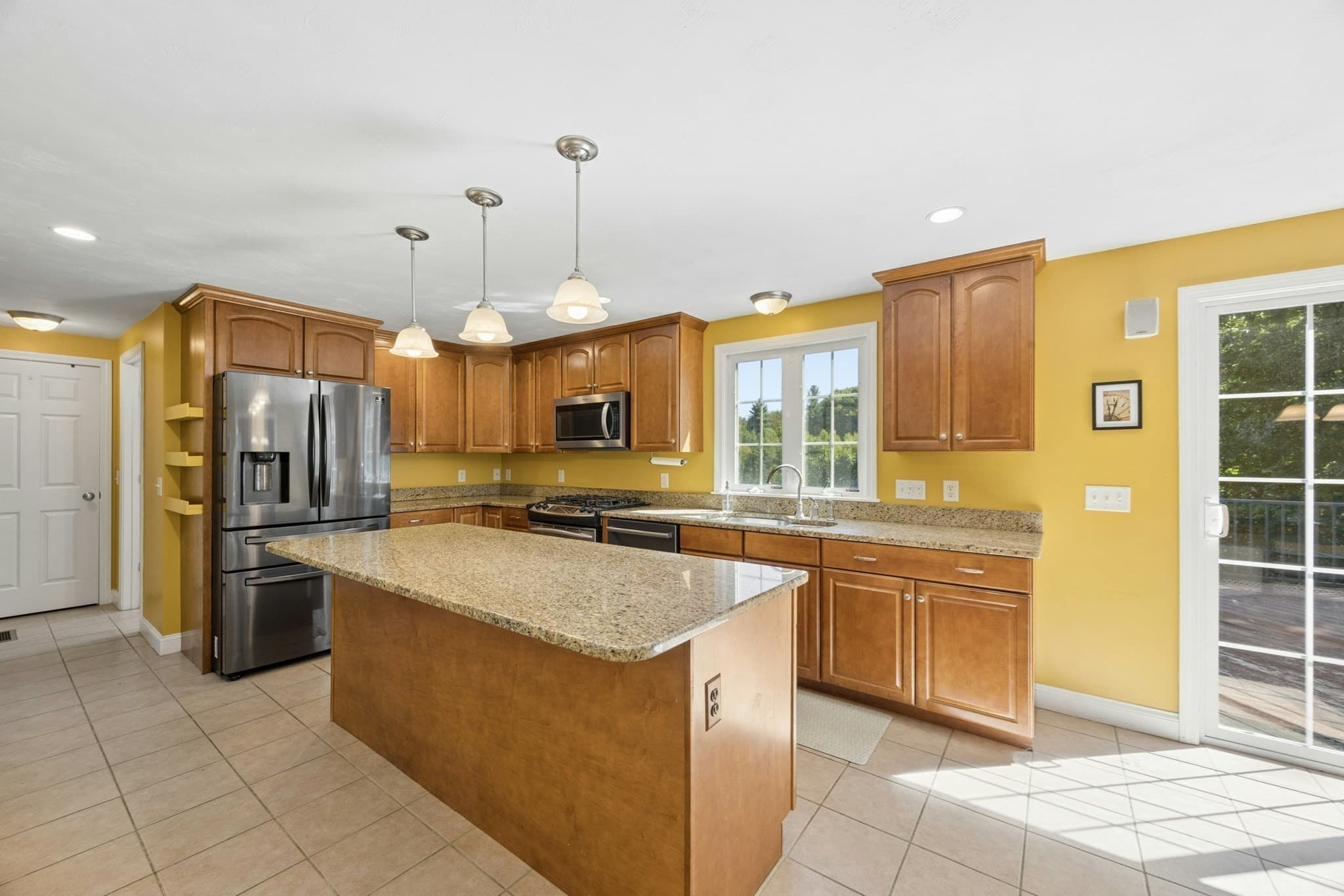 Single Family Residence at 9 Cameron Dr, Rutland MA 01543, Rutland, photo 7 of 33