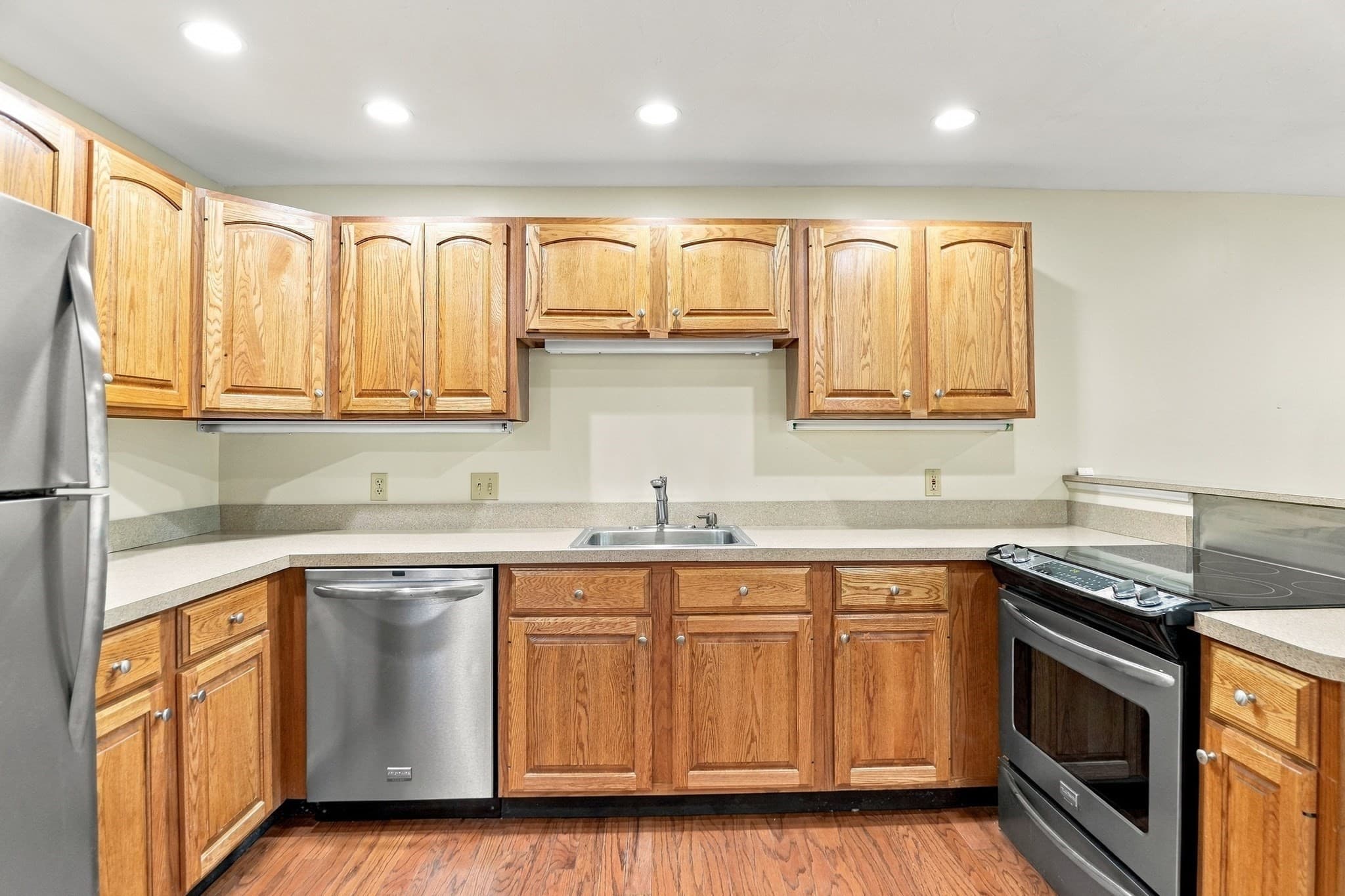 Condominium at 5 Rose Ct # 5, Norwood MA 02062, Norwood, photo 4 of 16