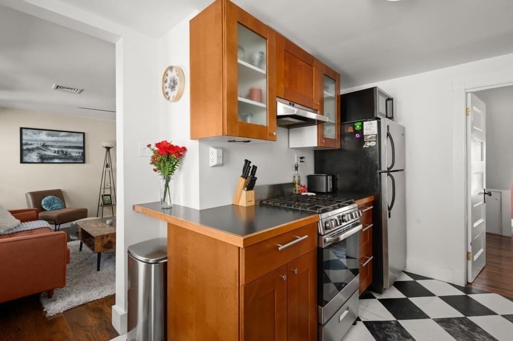 Condominium at 72 Lexington Ave # 3, Somerville MA 02144, Somerville, photo 14 of 32