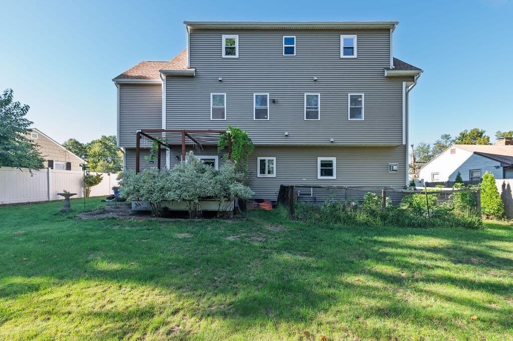 Single Family Residence at 116 Common St, Braintree MA 02184, Braintree, photo 7 of 42