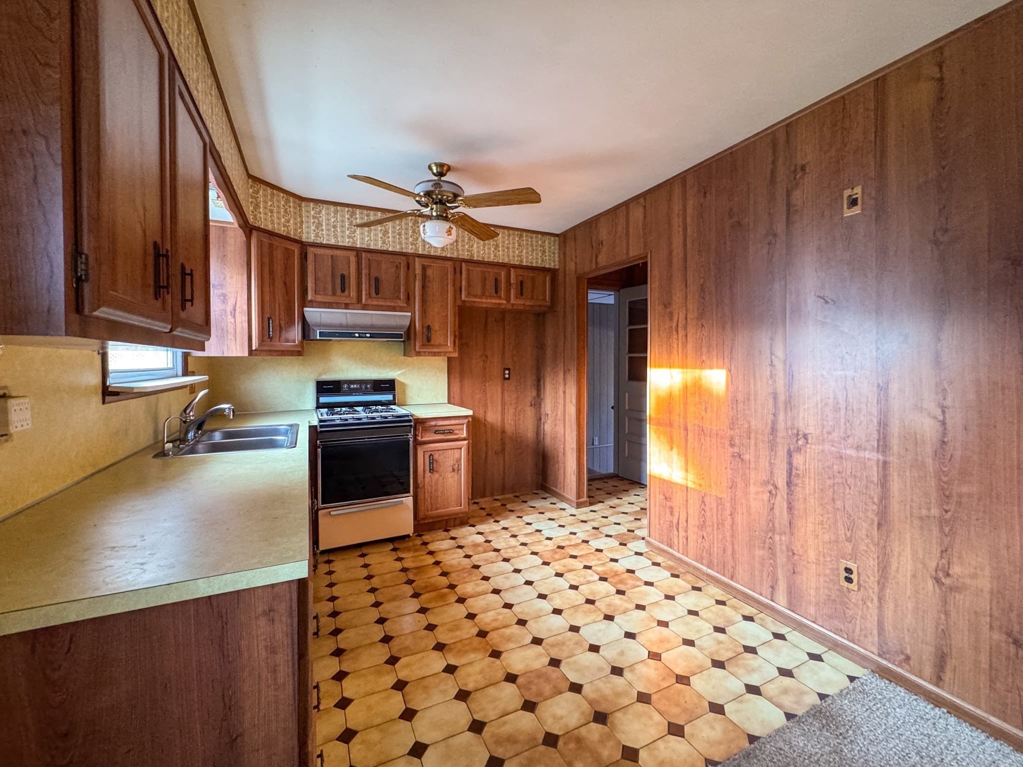 Single Family Residence at 7 Ann Ave, Dartmouth MA 02747, Dartmouth, photo 13 of 29