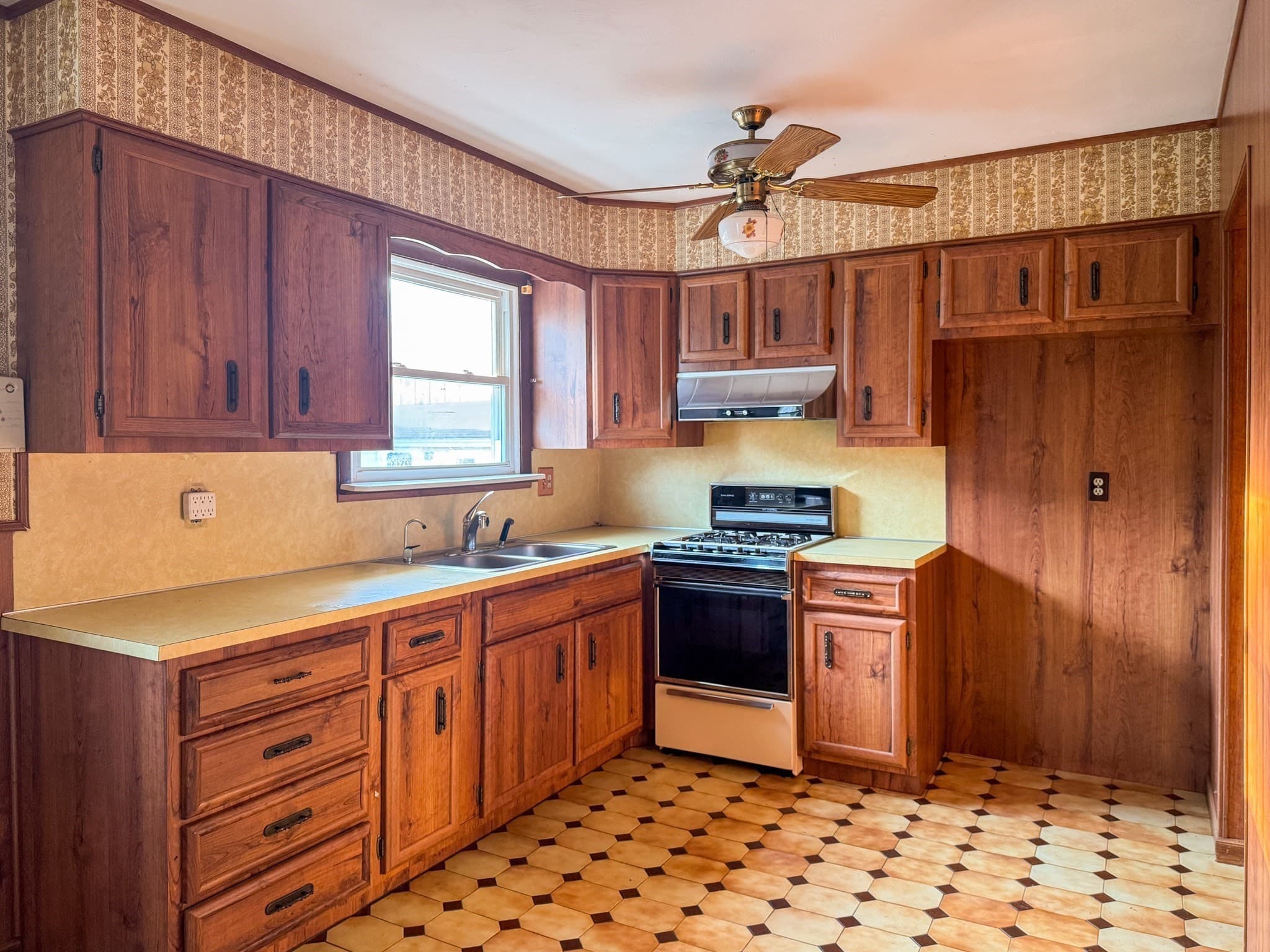 Single Family Residence at 7 Ann Ave, Dartmouth MA 02747, Dartmouth, photo 17 of 29