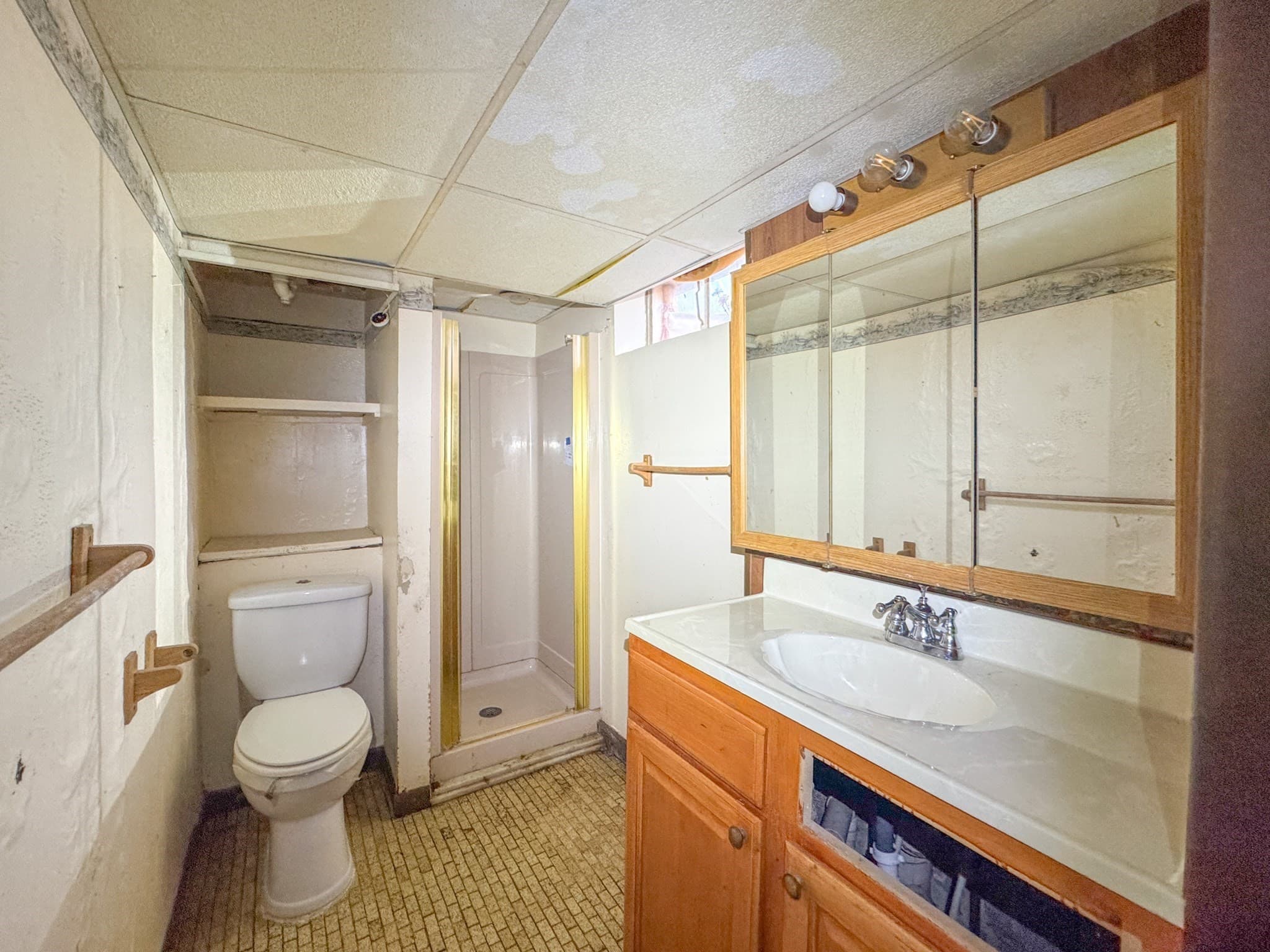 Single Family Residence at 7 Ann Ave, Dartmouth MA 02747, Dartmouth, photo 7 of 29