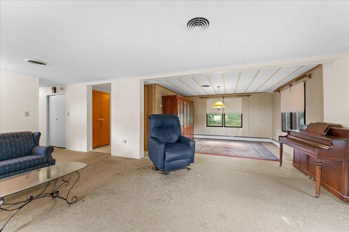 Mobile Home at 36 Silver Birch Ln, Kingston MA 02364, Kingston, photo 5 of 22