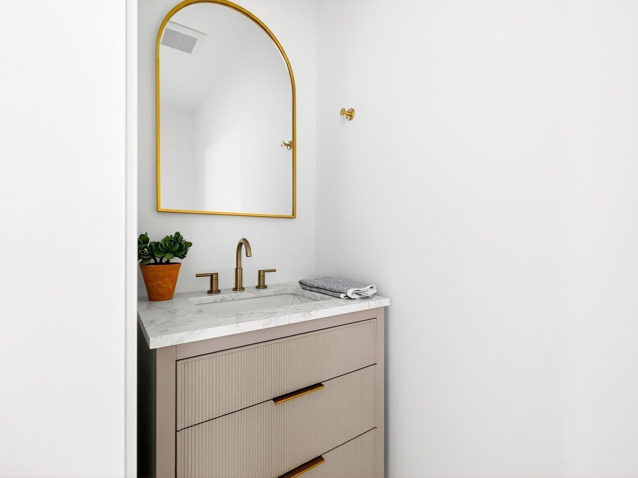 Condominium at 202 Powder House Blvd # 2, Somerville MA 02144, Somerville, photo 8 of 30