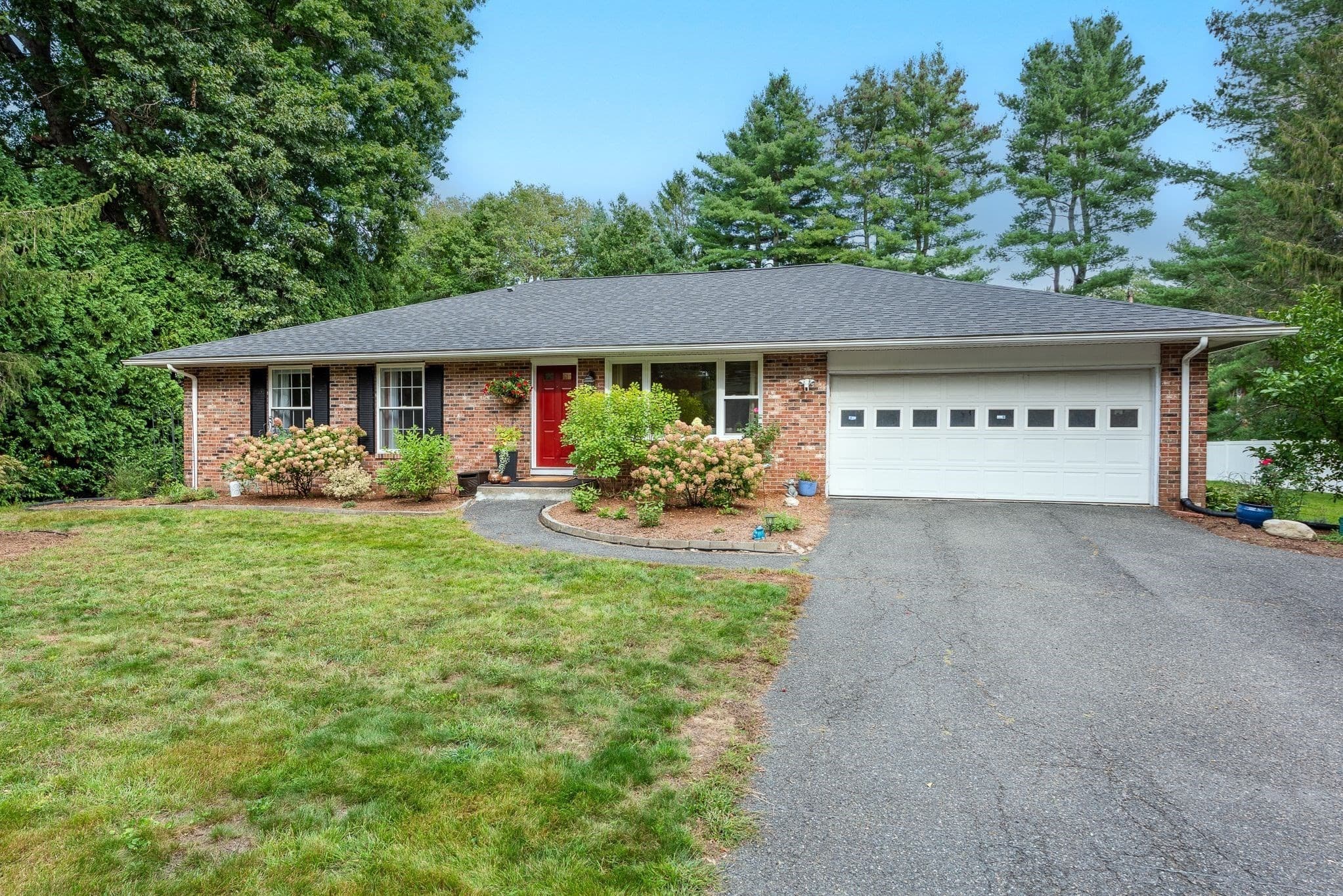 69 Grantwood Dr, Amherst MA 01002