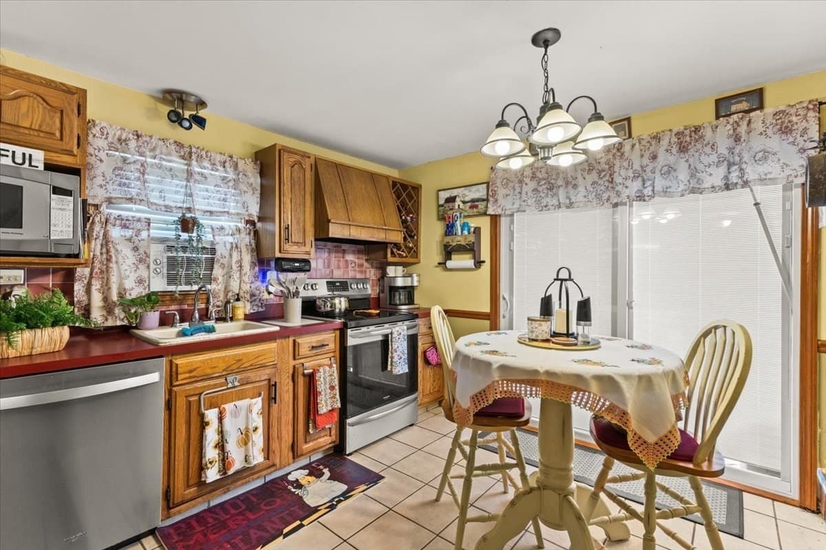 Multi Family at 35 Godfrey St, Taunton MA 02780, Taunton, photo 12 of 41