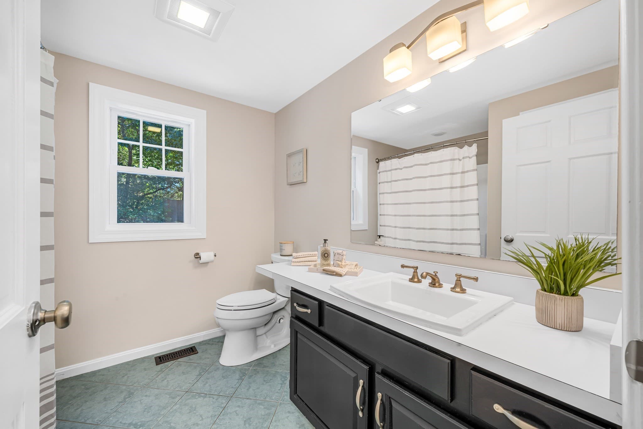 Single Family Residence at 2 Hunter Dr, Newburyport MA 01950, Newburyport, photo 15 of 36