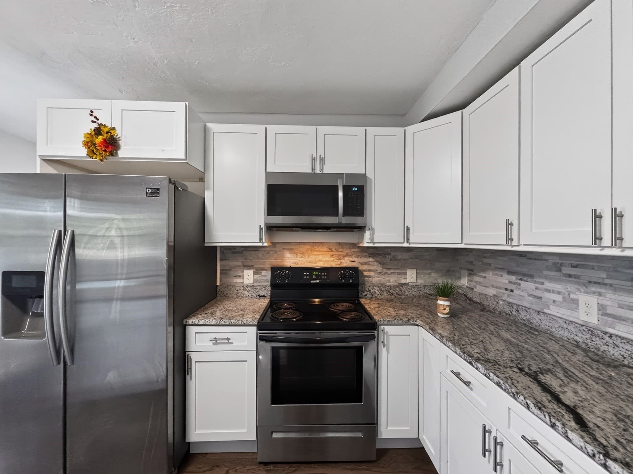 Single Family Residence at 660 Pleasant St, Leicester MA 01542, Leicester, photo 9 of 38