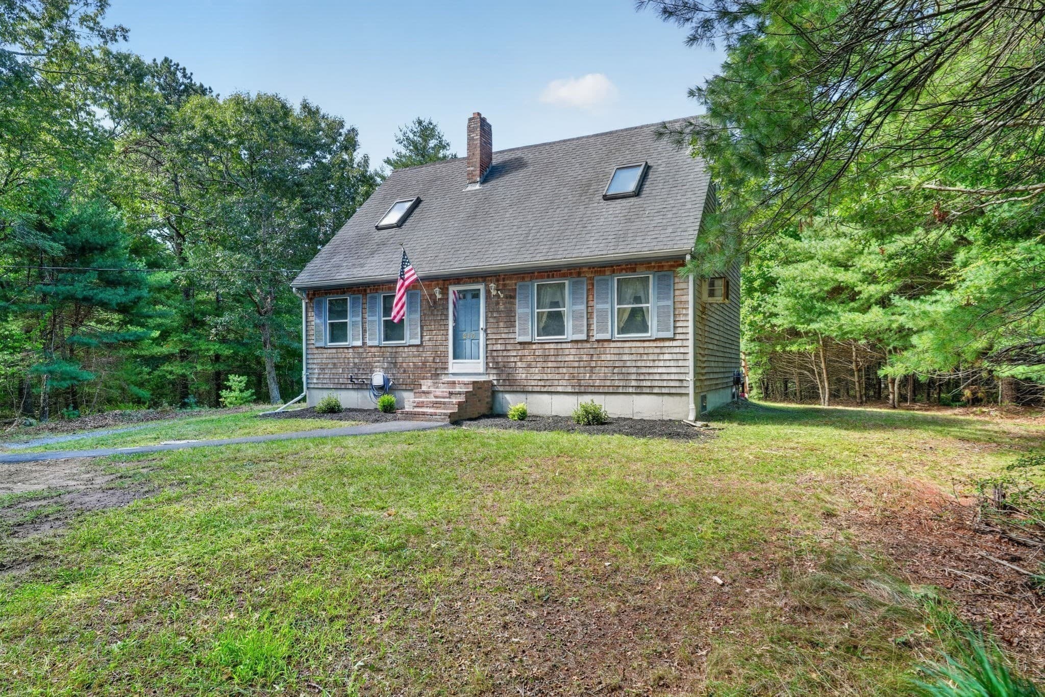Single Family Residence at 210 Tispaquin St, Middleboro MA 02346, Middleboro, photo 2 of 38
