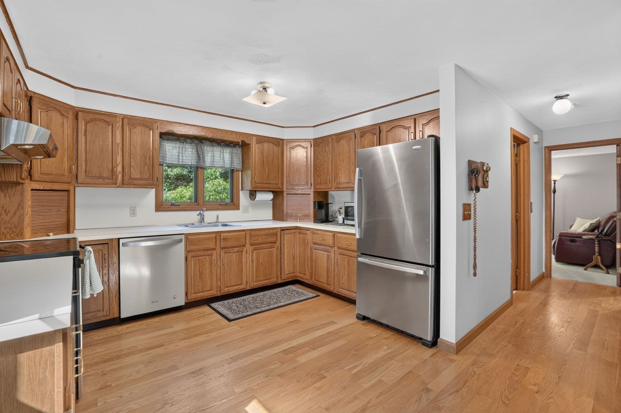 Single Family Residence at 210 Tispaquin St, Middleboro MA 02346, Middleboro, photo 5 of 38