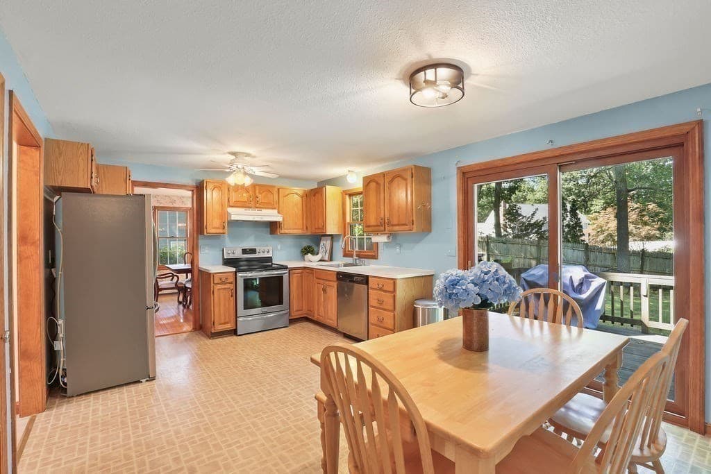 Single Family Residence at 41 Virginia Ave, North Attleboro MA 02763, North Attleboro, photo 5 of 32