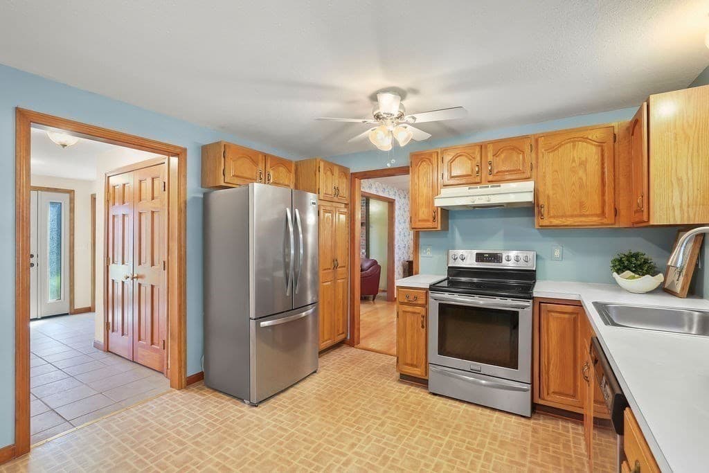 Single Family Residence at 41 Virginia Ave, North Attleboro MA 02763, North Attleboro, photo 8 of 32