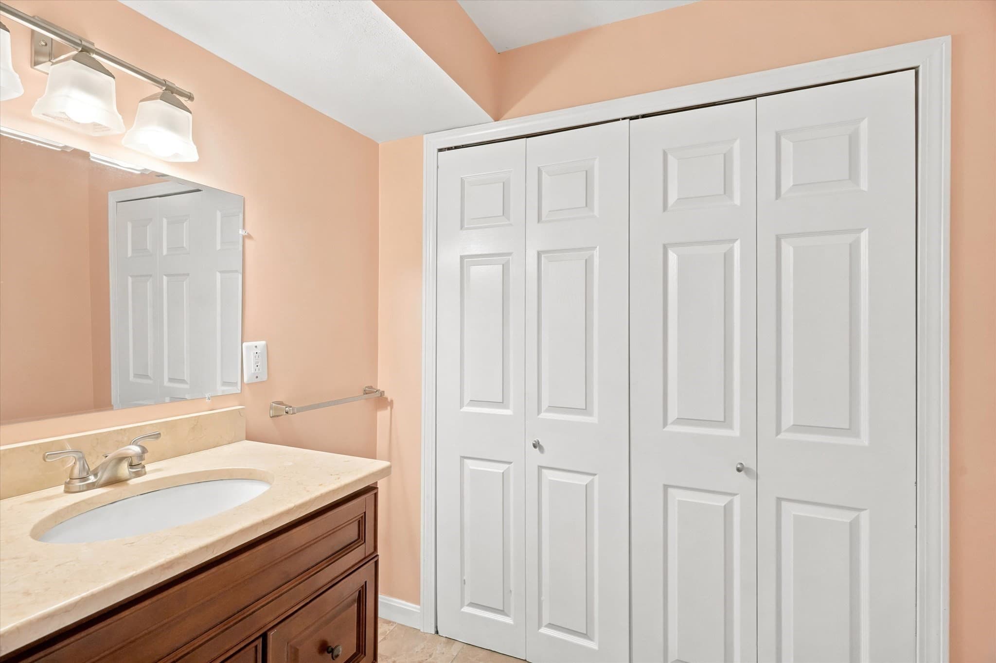 Condominium at 59 Holyoke # 3, Lynn MA 01905, Lynn, photo 23 of 41
