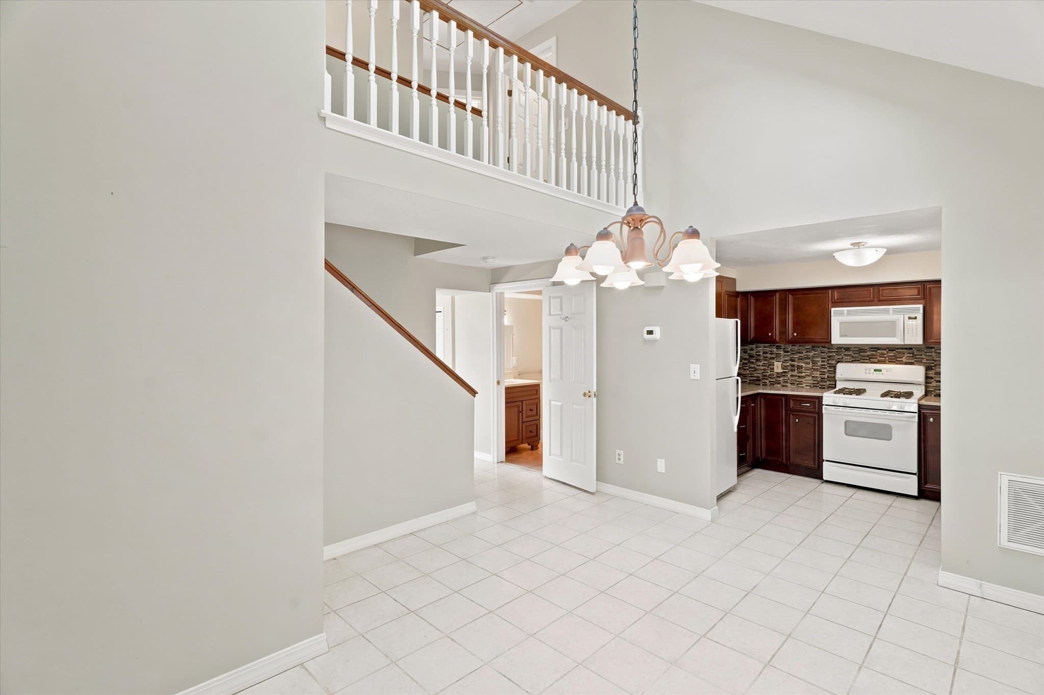 Condominium at 59 Holyoke # 3, Lynn MA 01905, Lynn, photo 3 of 41